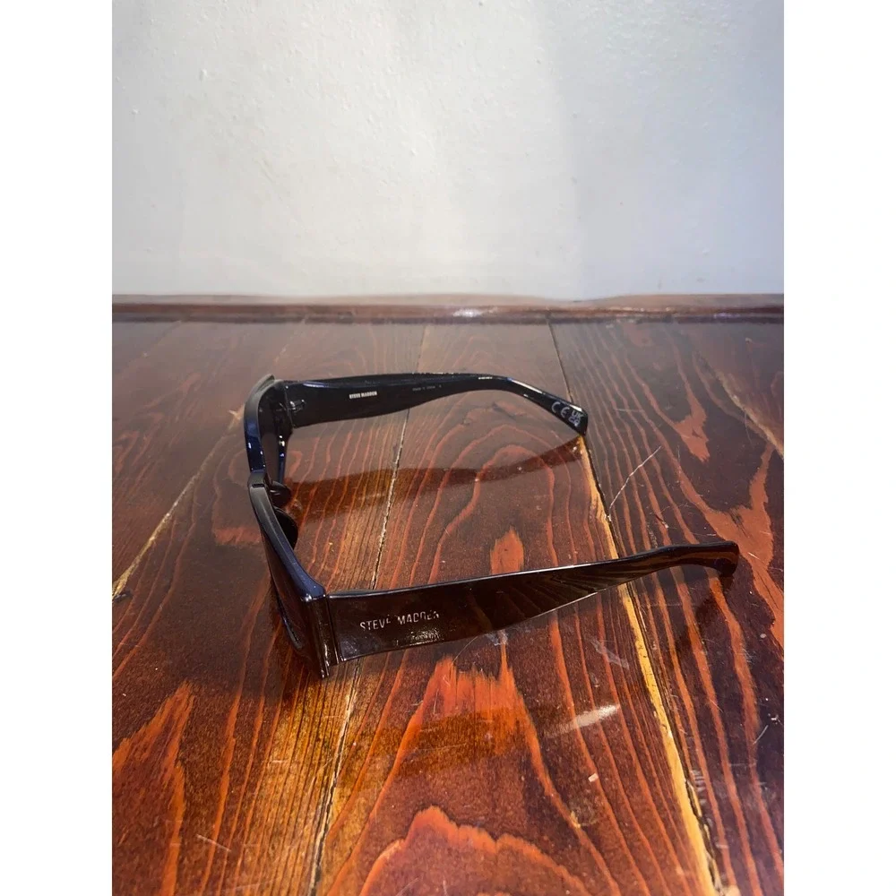 Steve Madden Nancee Black 90s Skinny Rectangular Sunglasses Chunky Retro Frames